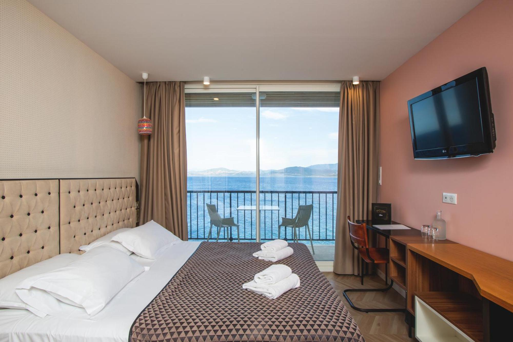 Hotel La Pietra Restaurant & Spa LʼÎle-Rousse Buitenkant foto