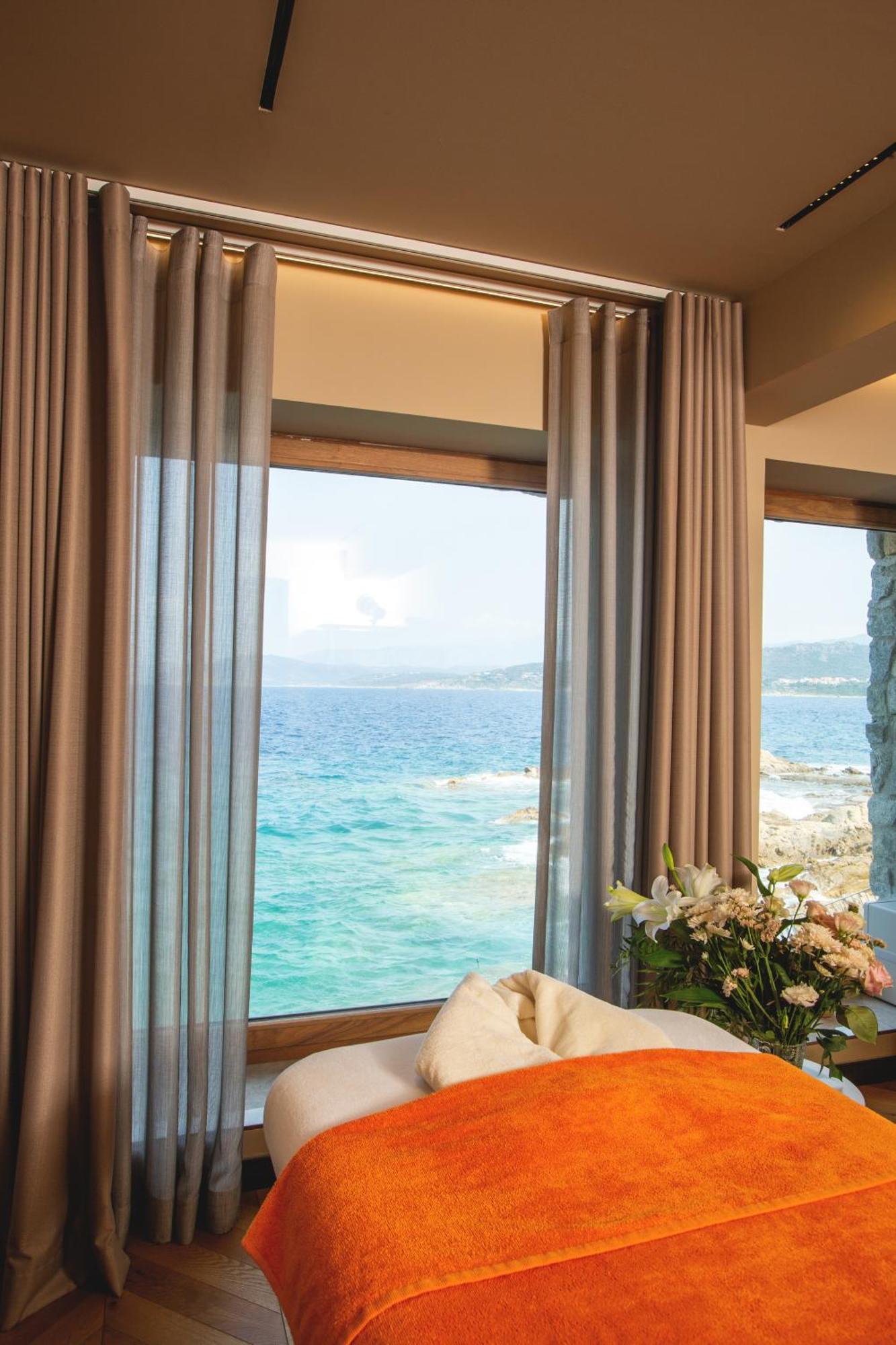 Hotel La Pietra Restaurant & Spa LʼÎle-Rousse Buitenkant foto